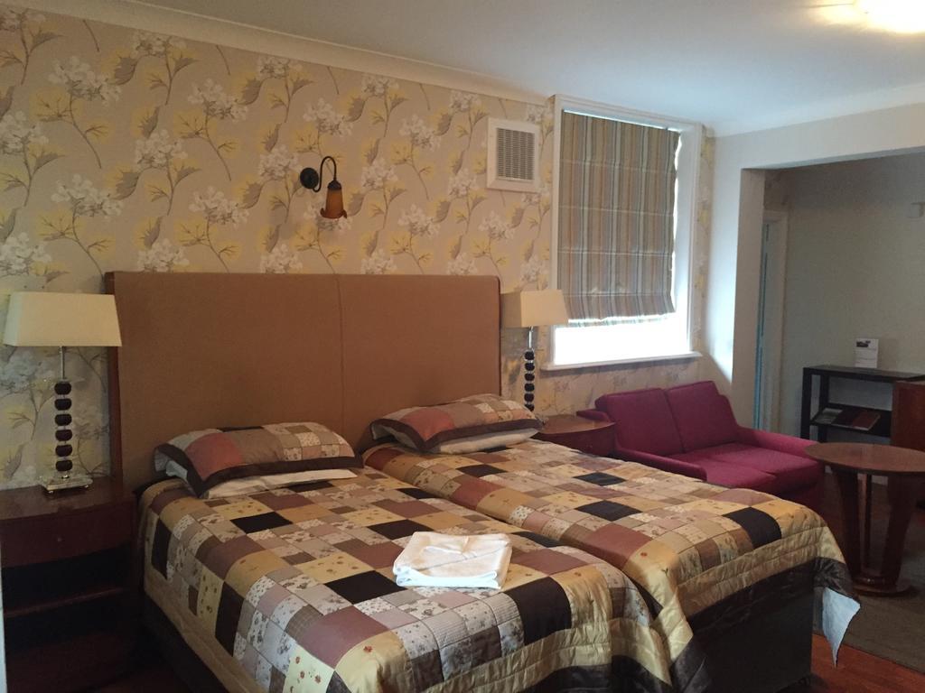 The Royal Standard Guest House Virginia Water Luaran gambar