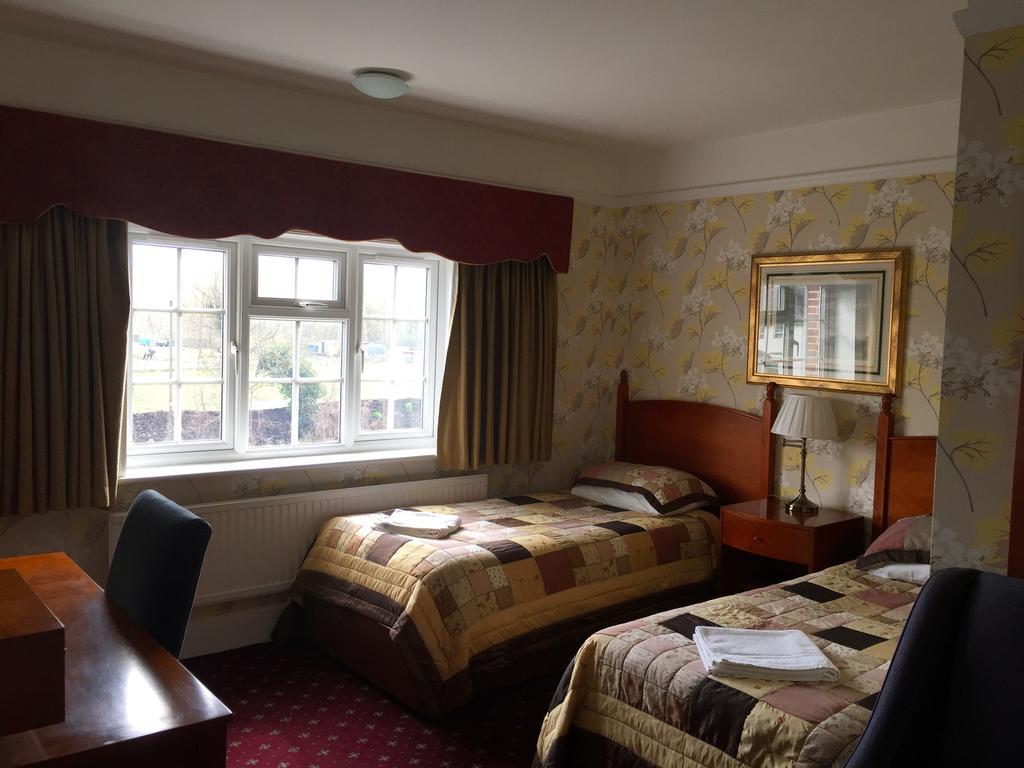 The Royal Standard Guest House Virginia Water Luaran gambar