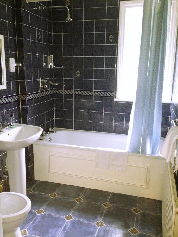 The Royal Standard Guest House Virginia Water Luaran gambar