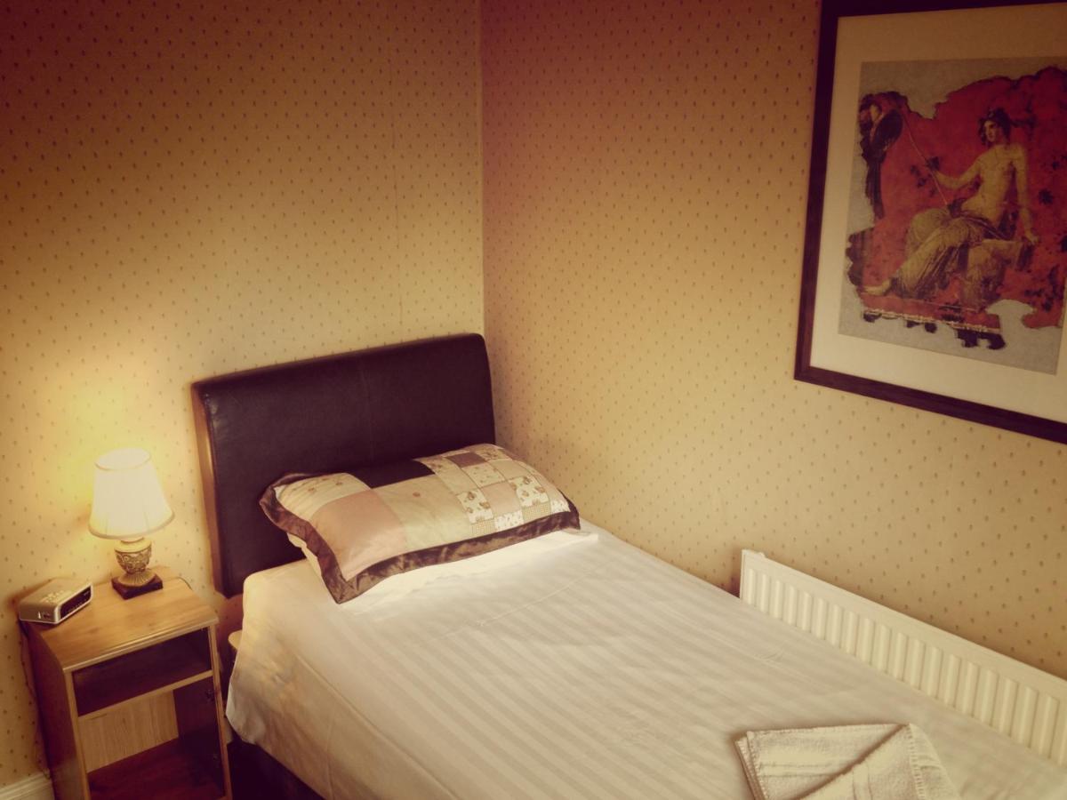 The Royal Standard Guest House Virginia Water Bilik gambar